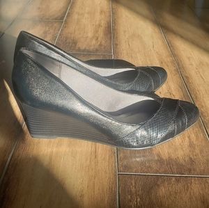 Life Stride Velocity with memory foam leather shoes